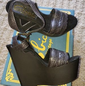 New Sbicca black wedge.  Lapalma.